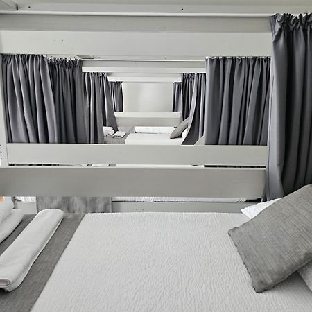 The Host Hostel Parma Bagian luar foto