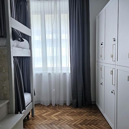 The Host Hostel Parma Bagian luar foto