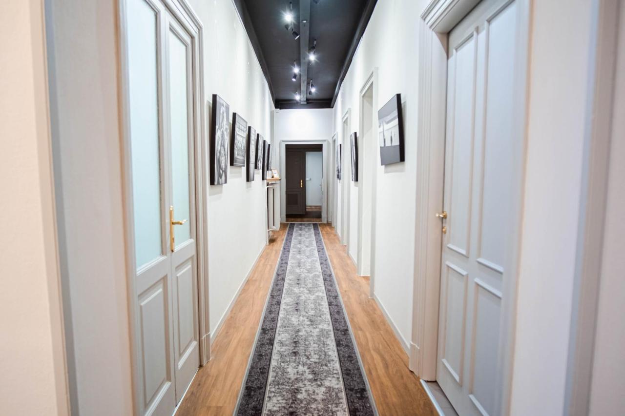 The Host Hostel Parma Bagian luar foto