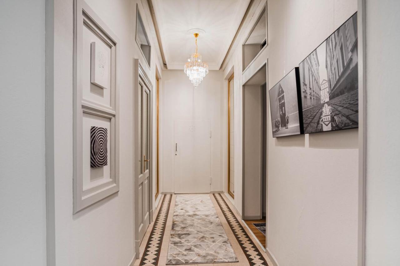The Host Hostel Parma Bagian luar foto