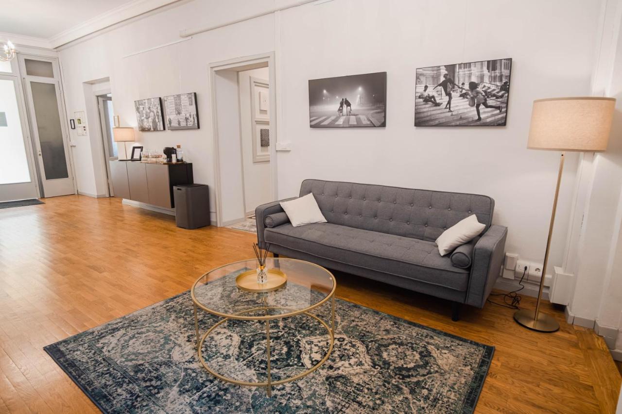 The Host Hostel Parma Bagian luar foto