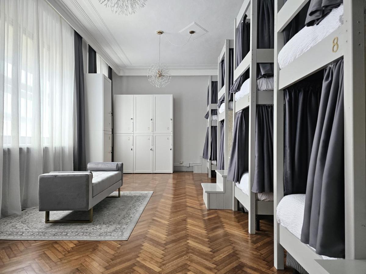 The Host Hostel Parma Bagian luar foto