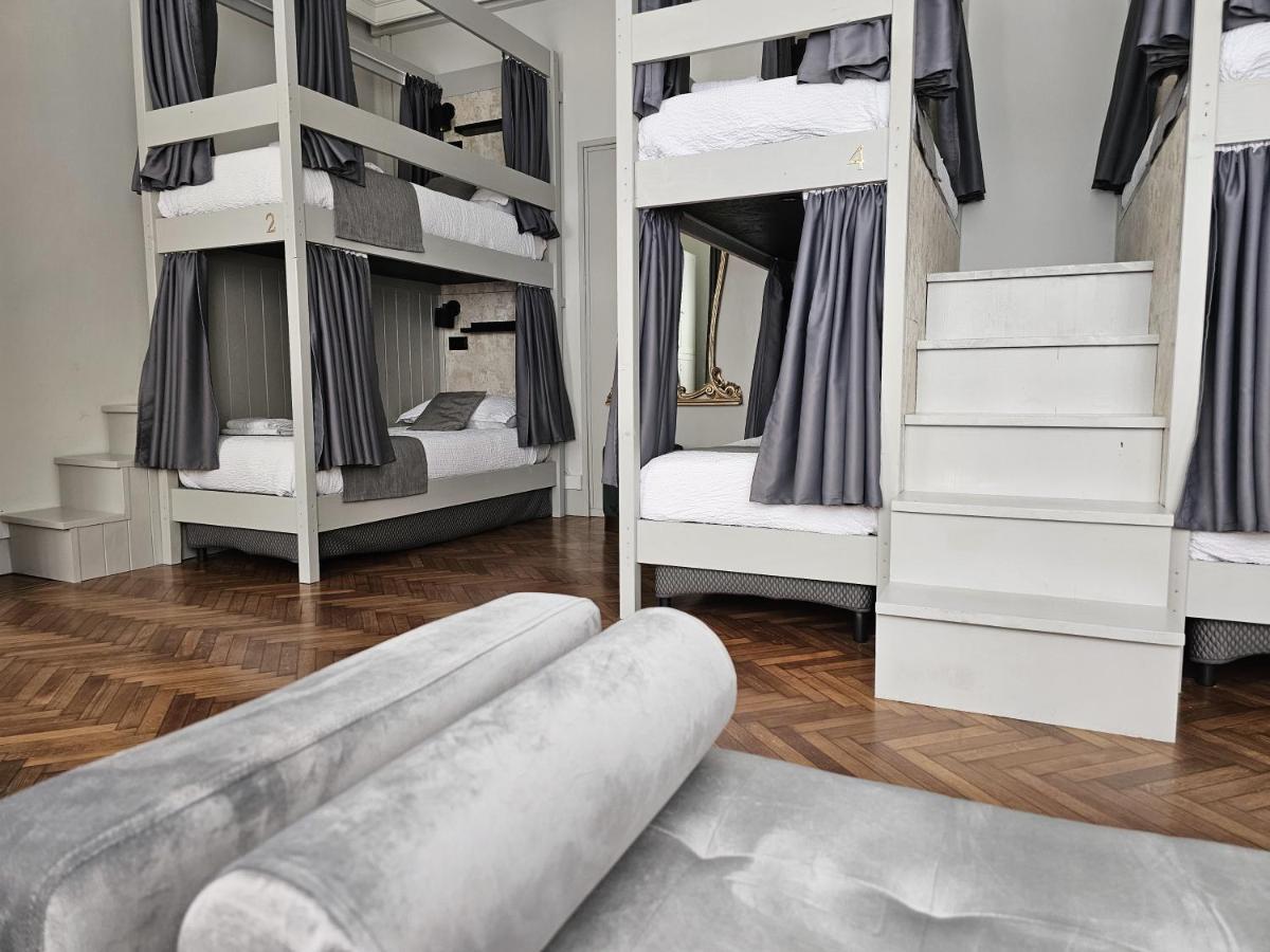 The Host Hostel Parma Bagian luar foto