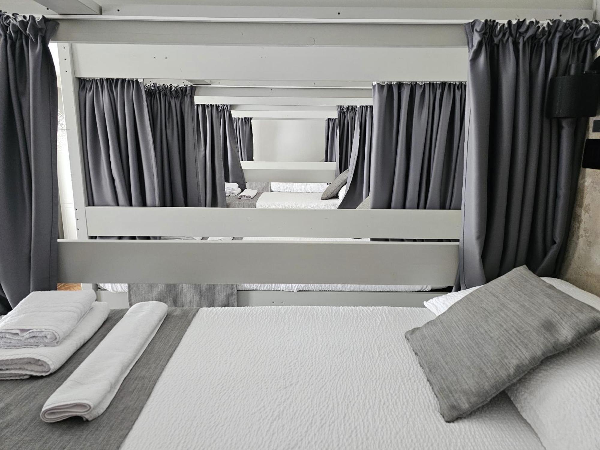 The Host Hostel Parma Bagian luar foto