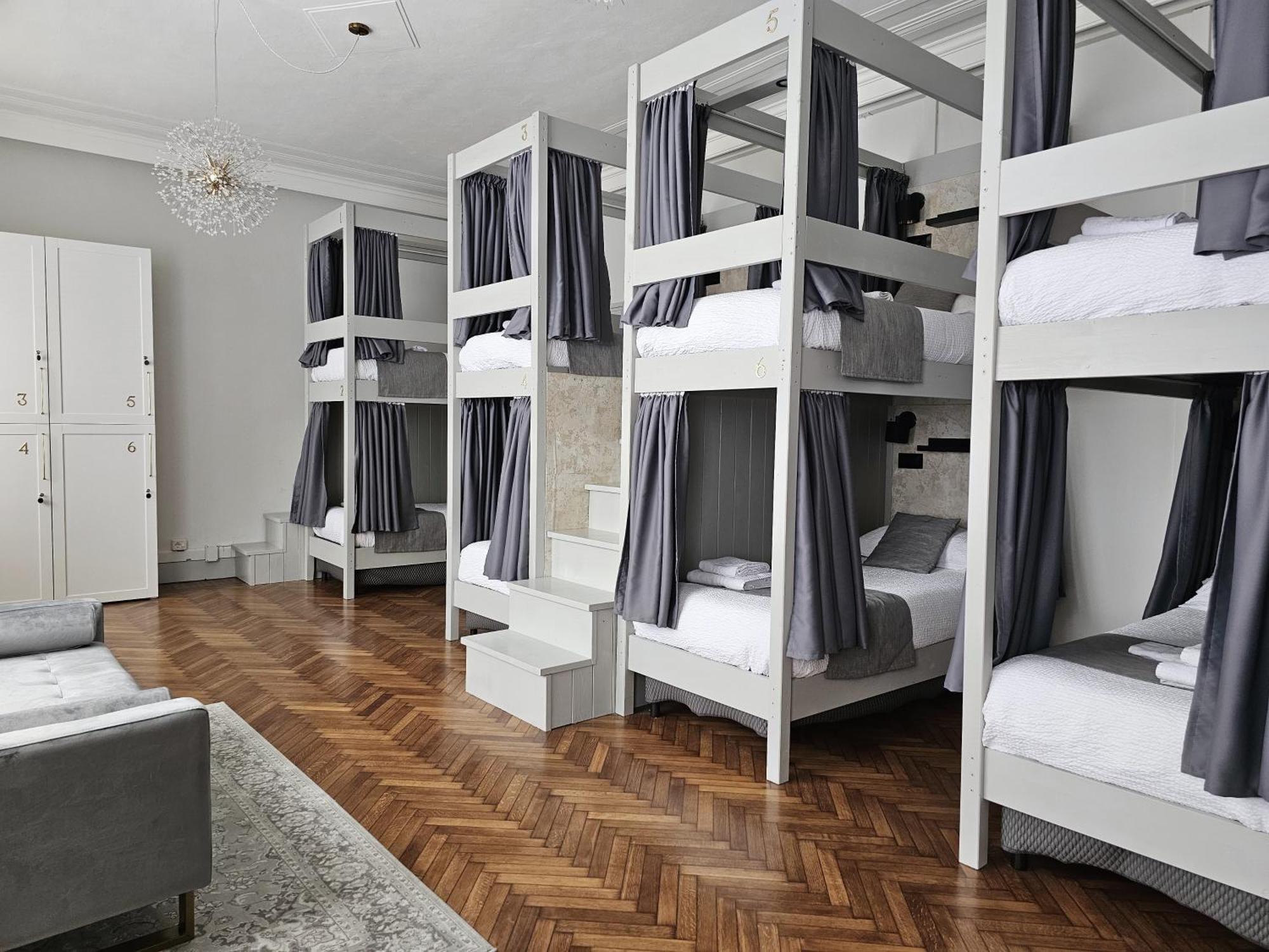 The Host Hostel Parma Bagian luar foto