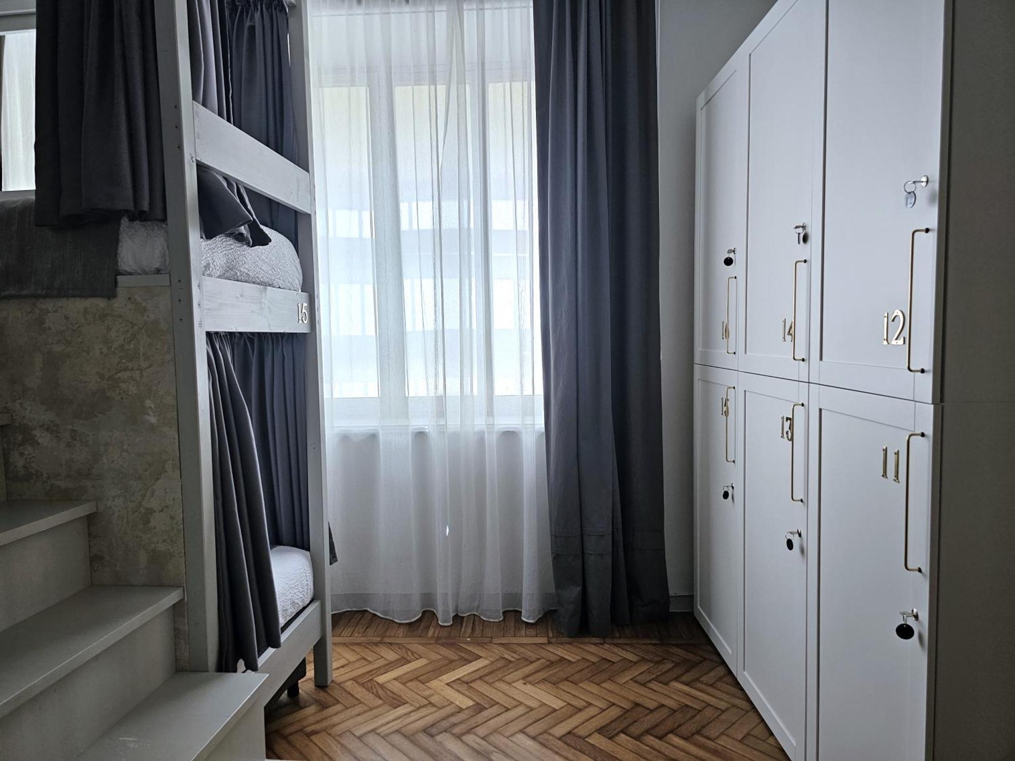 The Host Hostel Parma Bagian luar foto